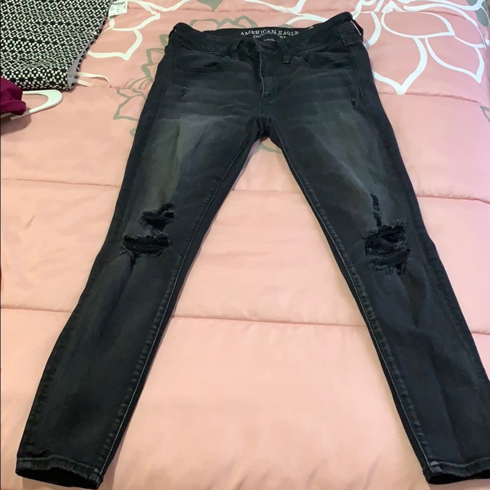 American eagle size 4 ripped and washed jeans